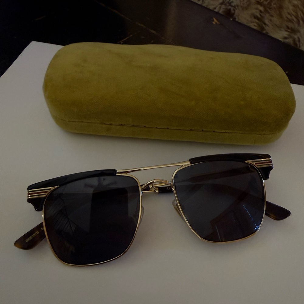 Gucci Black and Gold Square Sunglasses - Picture 2 of 4